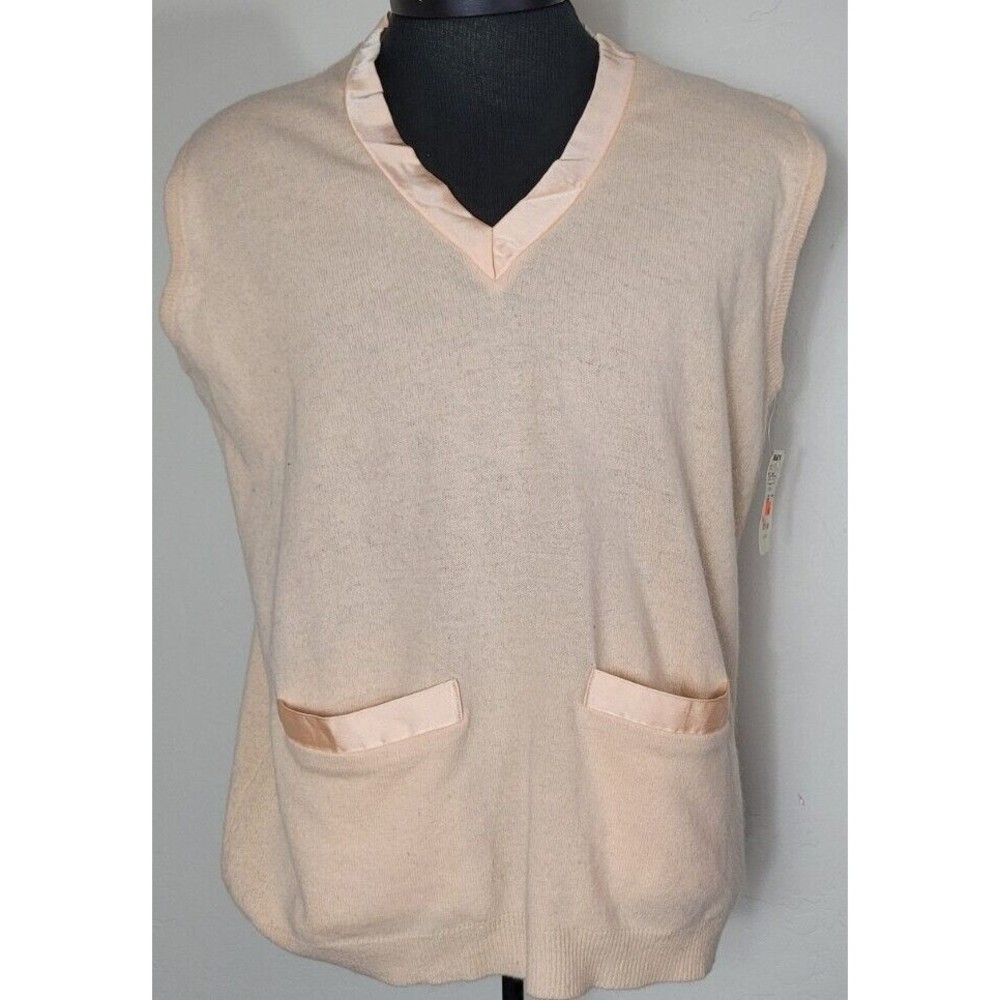 Vintage Chaus Woman Size 38 (Large) Salmon Pink Sweater Vest NWT